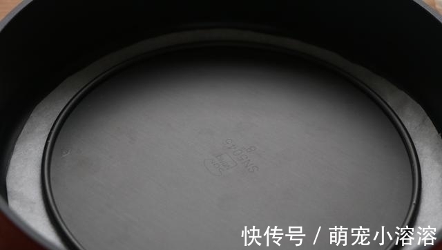 蛋卷不要买了,不要蛋卷机,只要平底锅就能做,又香又脆超美味