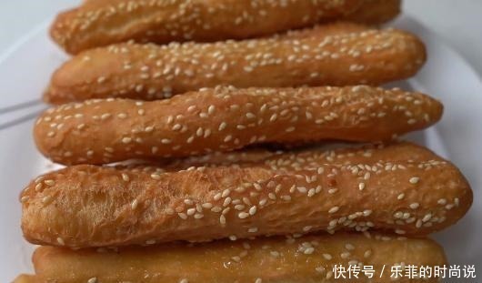 面粉|3个鸡蛋1碗面粉，你最想不到的做法，比油条简单，比油饼好吃