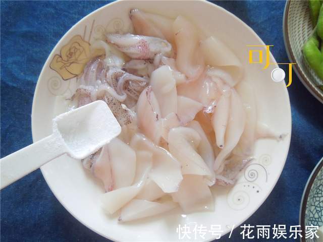 步骤|炒鱿鱼怎么处理才能又脆又嫩配合这两种蔬菜口感温和，营养均衡