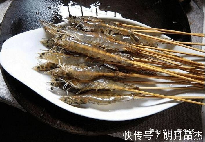 干掉|虾别再煮着吃了,我换种做法外酥里嫩,老公一口气干掉一盘,佩服