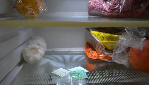 食品干燥剂不要扔，放在家里天天能用上，解决了不少家庭的烦恼