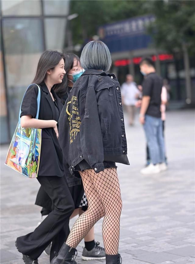 搭配|夏季穿着短靴,是真不怕热,去搭配出独特的风格?