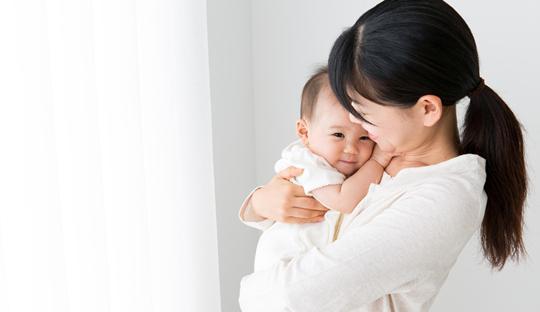 萌萌|竖抱孩子“歪脖子”其实竖抱宝宝好处多,新手爸妈快来涨知识