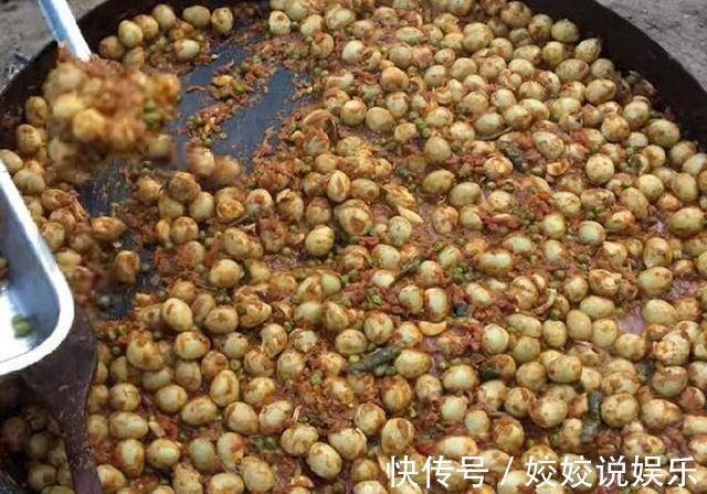 大爷|大爷支起一口大锅,600个鹌鹑蛋放进锅里煮,一小时出锅,傻住