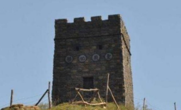 炮楼|日军躲进炮楼里,士兵久攻不下,老农掐灭手中的烟:这还不简单?