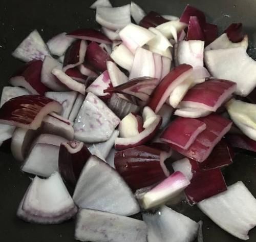 保护血管|炒洋葱加此物,隔天吃一次,保护血管,血管不堵了,胖人越吃越瘦