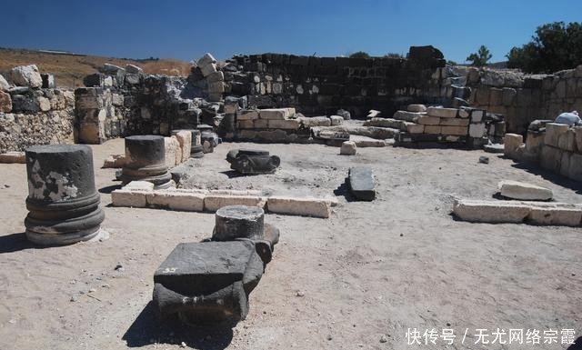 挖出|“五饼二鱼”多了一条鱼:考古学家挖出地砖图,与圣经传说不同