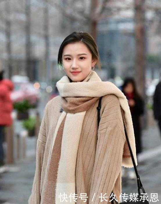 时尚|最适合“手残党”学习的围巾系法,最多只需3步,时尚还超显气质