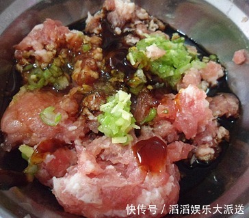 肉馅|调肉馅料子不是越多越好!学会3放2不放,肉质细嫩还多汁,特香