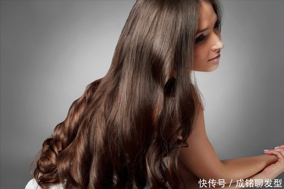 黑长直不香吗?明知道染发伤头发,为啥还有很多女人喜欢染发?