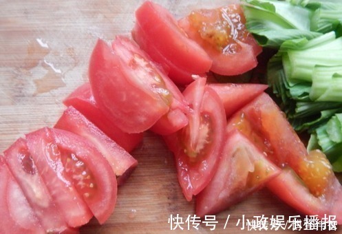 疙瘩汤|西红柿疙瘩汤，面疙瘩总是做不好？试试这个办法，大小均匀又入味