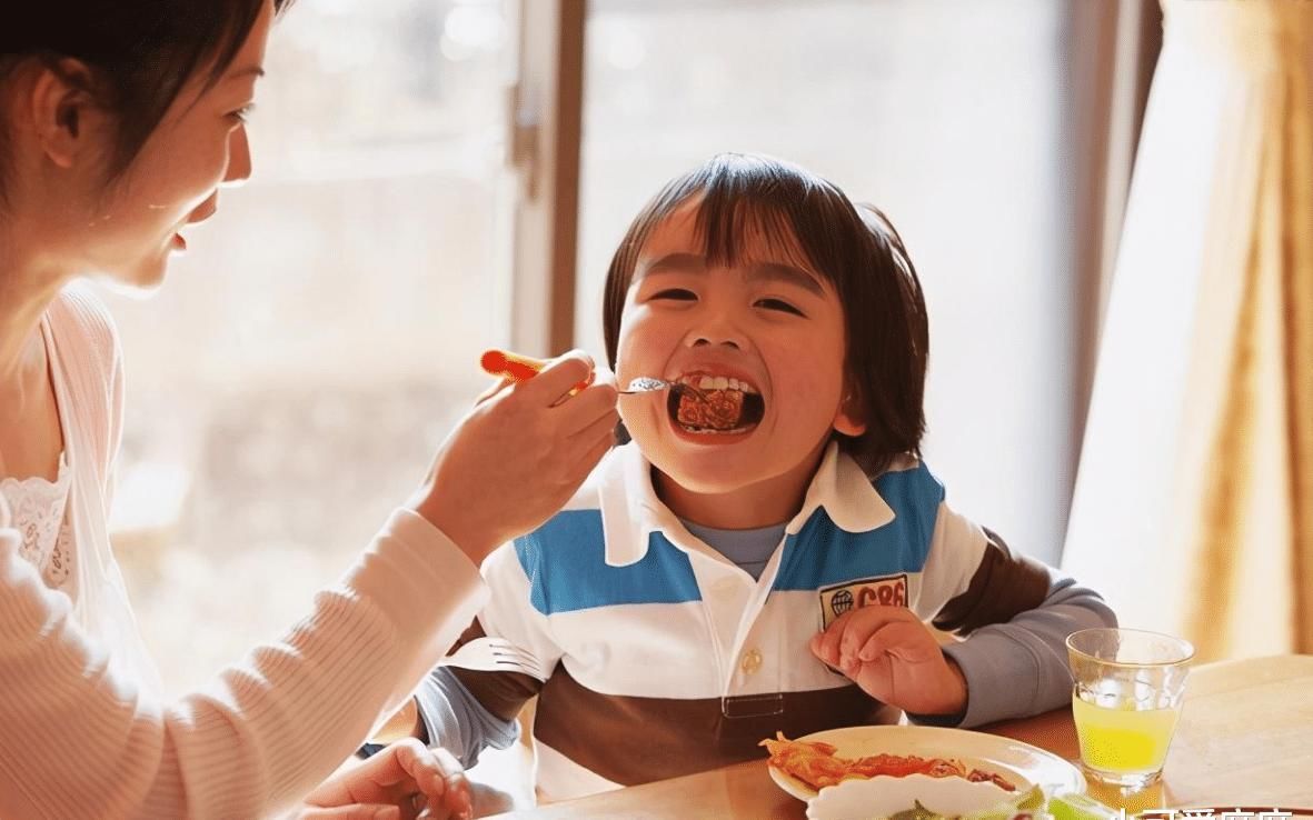 行为|哈佛研究发现:这6种行为会导致孩子大脑“变笨”,父母别大意了