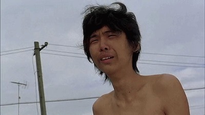 |搞笑GIF:姑娘长点心吧 对面住的可都是单身汉啊