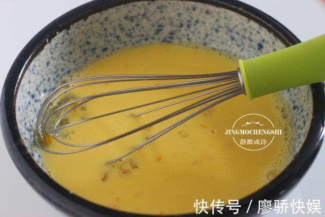 炒鸡蛋加牛奶没错，炒出来又滑又嫩，一不小心就光盘