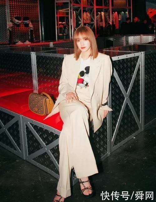 新年怎么穿?既时髦又让七大姑八大姨挑不出毛病