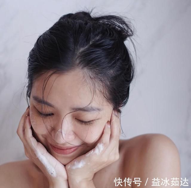 洗脸|经常不“洗脸”的女人,皮肤都成什么样了?看这几点就很清楚!