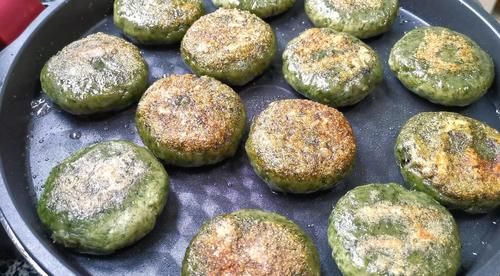 清明粿翠绿不变色，只留艾香不要苦涩很多人不知道，教你这样做