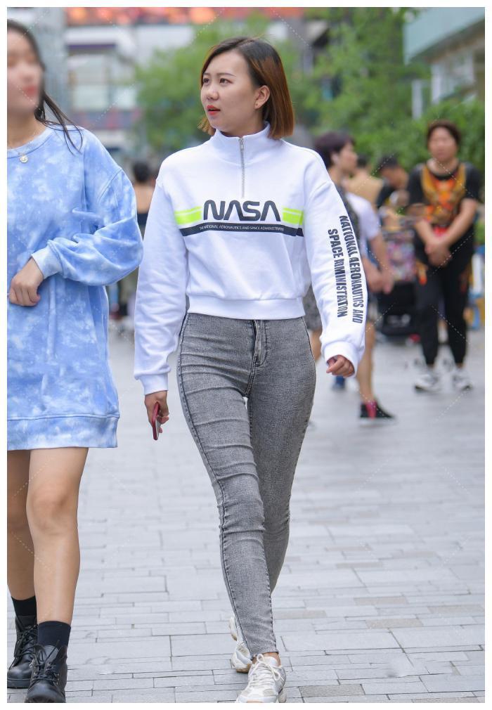 运动|偏爱休闲运动风, 牛仔裤和卫衣的搭配组合, 大方舒适值得一试