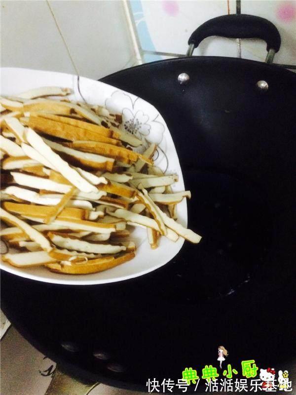 一道下饭美味可口的快手菜，上班族最喜欢，非常易做！