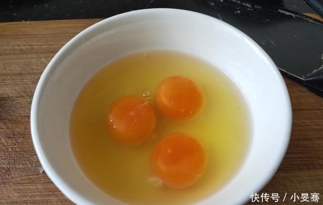 老公用它炒鸡蛋,几十年来第一次看到,没想到又香又嫩,这么好吃