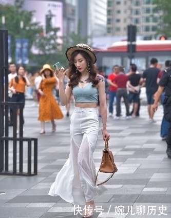 她如此有个性,能被她看上的服装组合,一定非同寻常