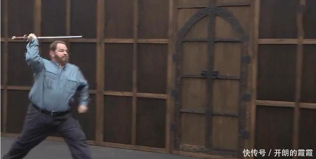 四棱锏&这把老外复原的中国古代四棱锏,威力骇人,测试起来简直太残暴