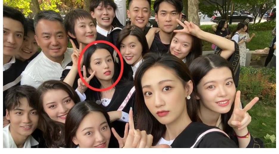 周也|《中餐厅》周也用十级美颜拍照，比原相机还精致，姚安娜却不适合