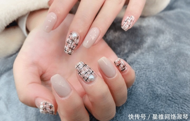 超有名媛范儿的甜美小香风美甲,精致不浮夸,千万别错过