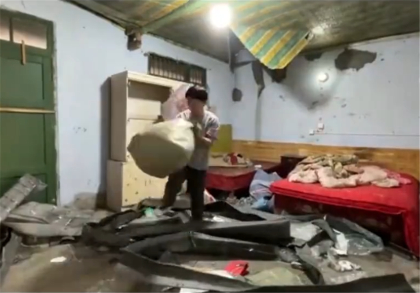 厂房|成都老公为妻女改造废弃厂房宿舍,15㎡空间,千元改造成温馨的家