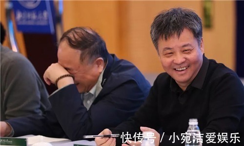 余华!莫言得了诺奖,本是为国争光的事,为何遭15名作家联名上书反对