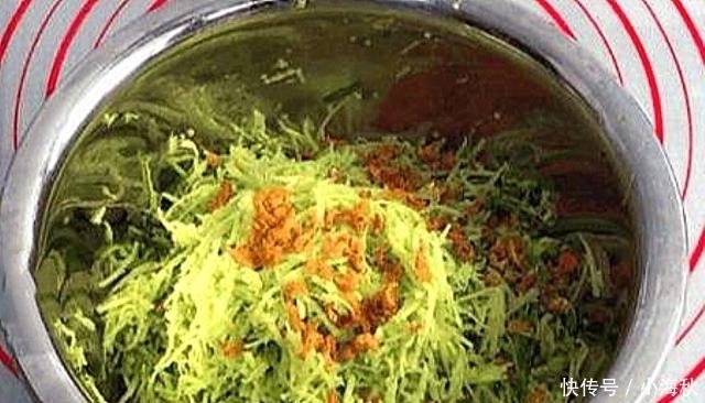 青萝卜|萝卜饺子，有人焯水有人直接包？都不对！教你最正确做法，太香了