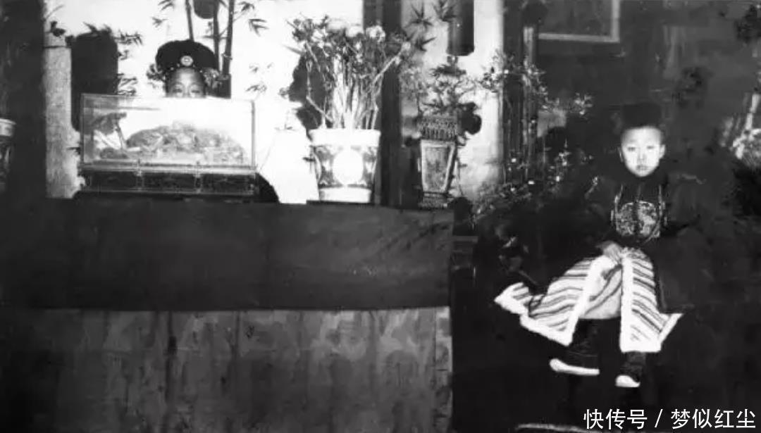 罕见|晚清罕见照片,图一是慈禧的干女儿,最后一张是溥仪和婉容的婚床!