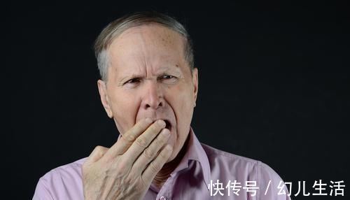 手脚麻木|睡觉出现4个异常,说明脑血管堵了,做好4个字,清血脂通血管