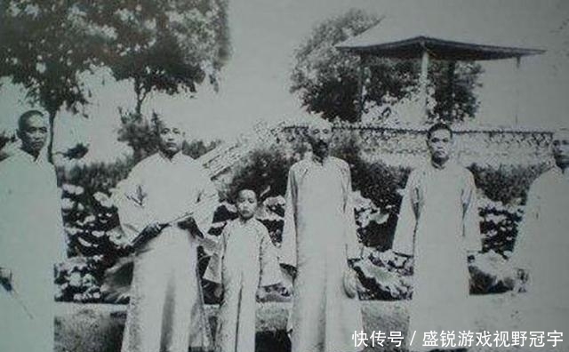 出生|中国传奇遗腹子: 出生前军队守卫产房, 出生后国家鸣13响礼炮庆祝