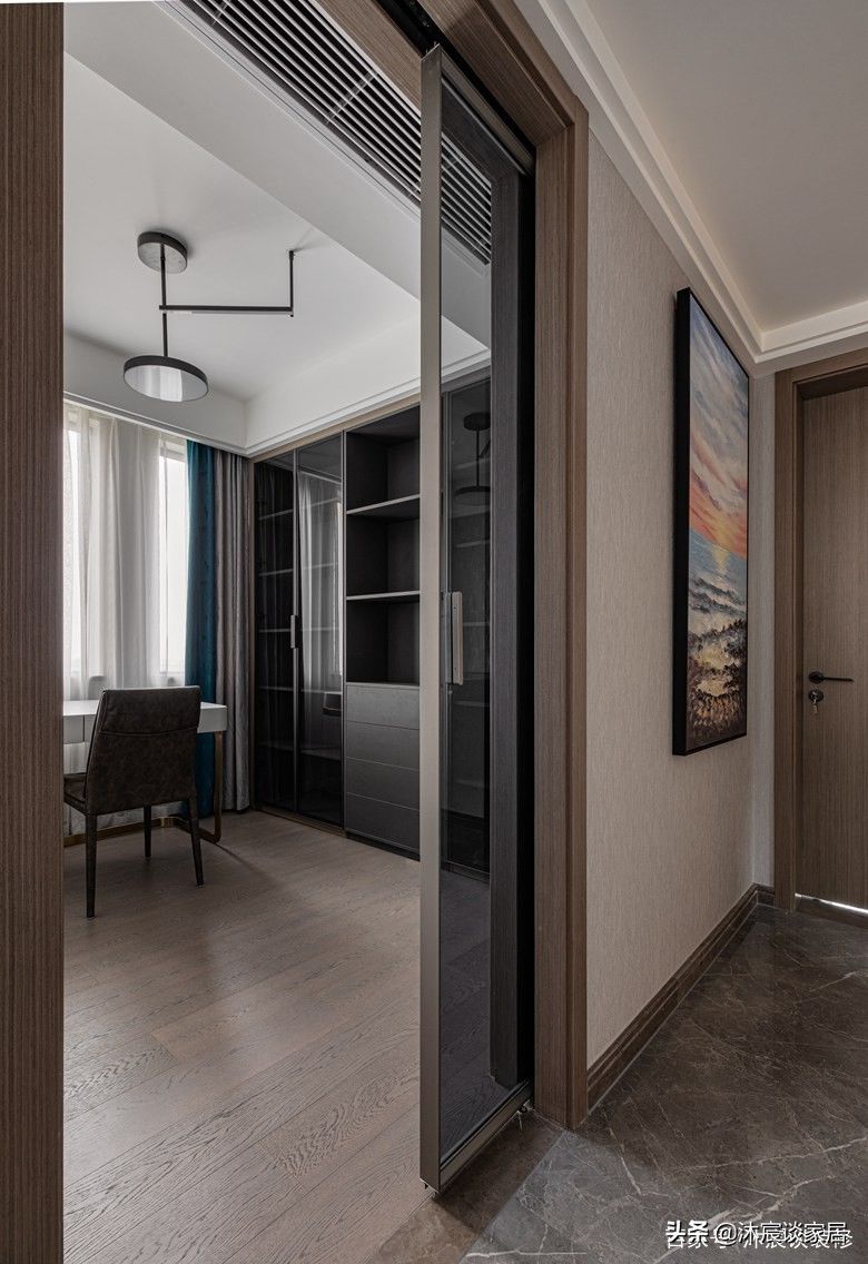 高级大气|若再装修，我就选现代轻奢风，灰色瓷砖通铺在室内，真是高级大气