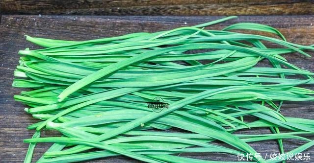 阳台上随手种一盆菜,简单炒炒,喷香开胃,米饭一碗接一碗!