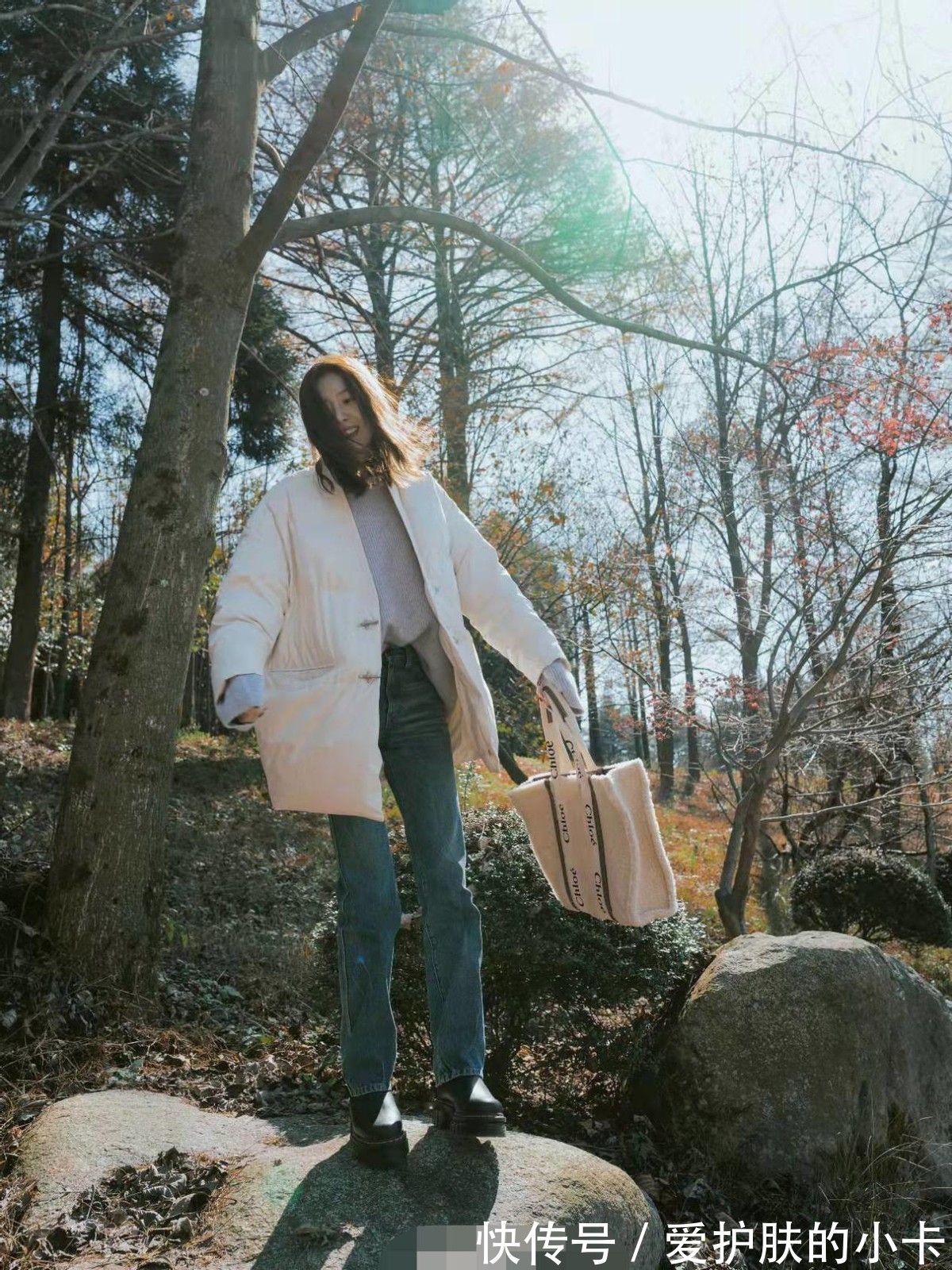 羽绒服|刘雯衣品没得挑,显胖的羊羔绒都搭得酷帅温柔,不是一般的会穿