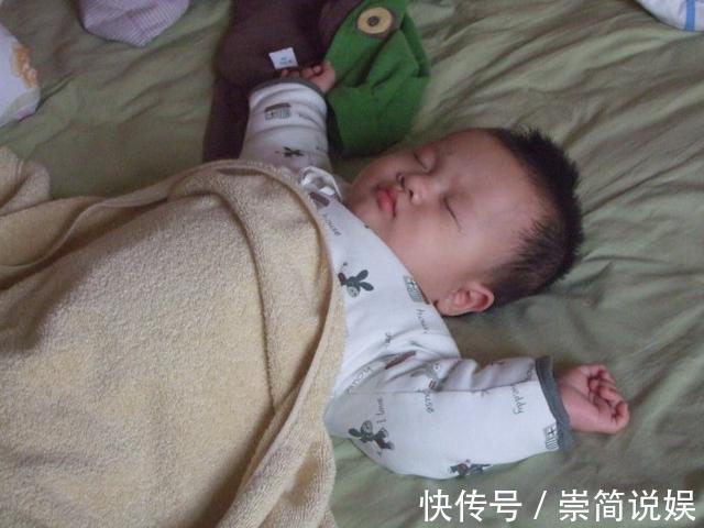 辅食|如果孩子突然不停的要吃奶、睡觉老醒、手脚乱动家长要注意了!
