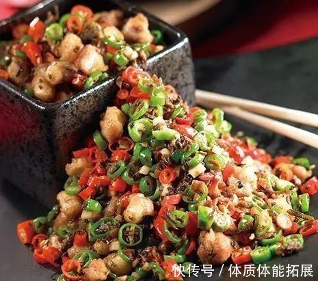 八道酒楼旺销特色菜!