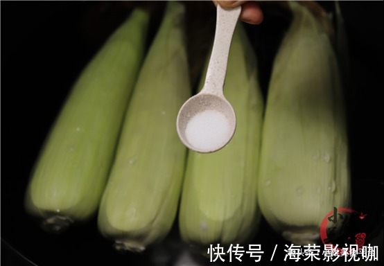 水煮|水煮玉米时,万万不可只用清水!关键2步,玉米香甜又软糯,真香