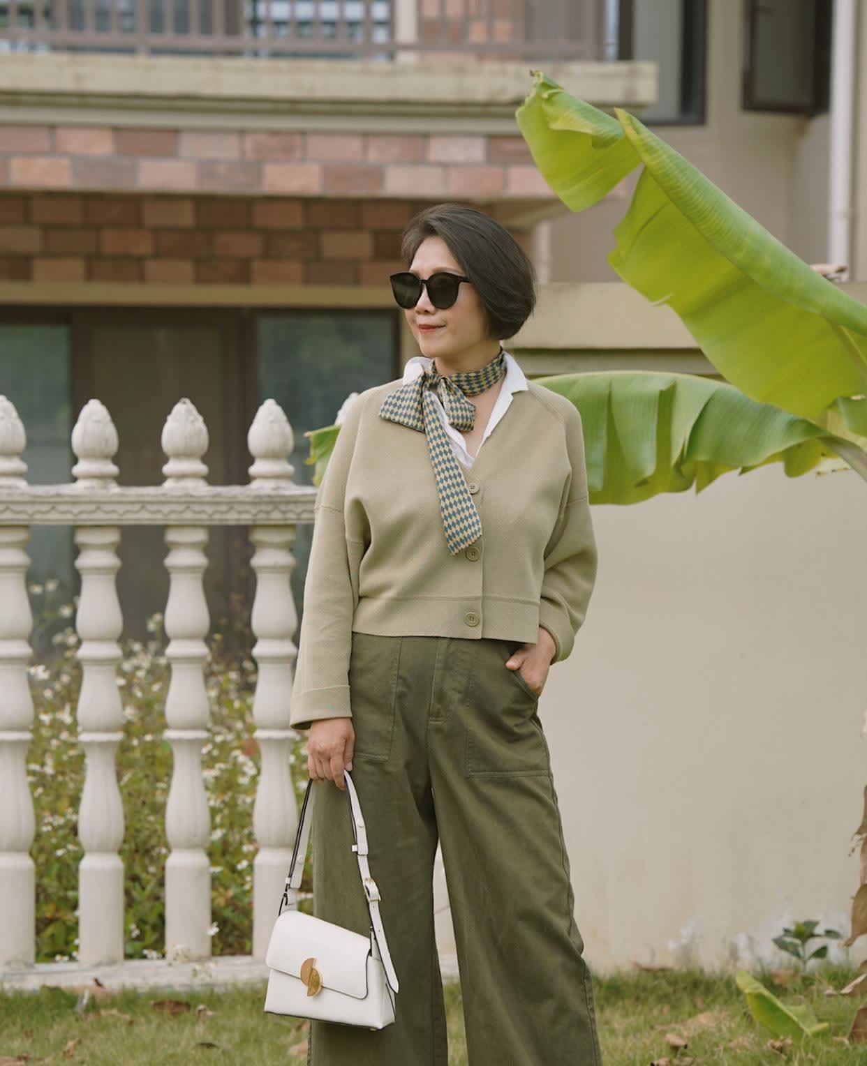 60多岁的女人,穿衣要精致点,教你“内外搭配法”,时髦又减龄