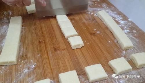 我家面粉就爱这样吃,加2个鸡蛋,焦脆香酥不油腻,吃过就念念不忘