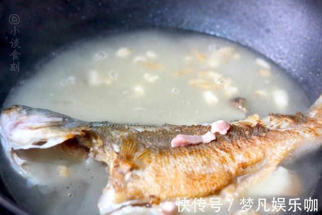 鲈鱼|煮的鲈鱼腥味重?试试这么做,三两下煮一锅,汤鲜肉嫩无腥味