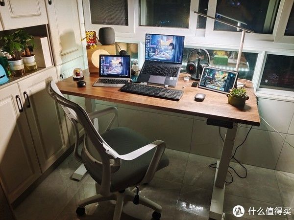 乐歌|家居好物 篇六十三：乐歌电动升降桌值不值得买，用了两个月的老司机来告诉你原因