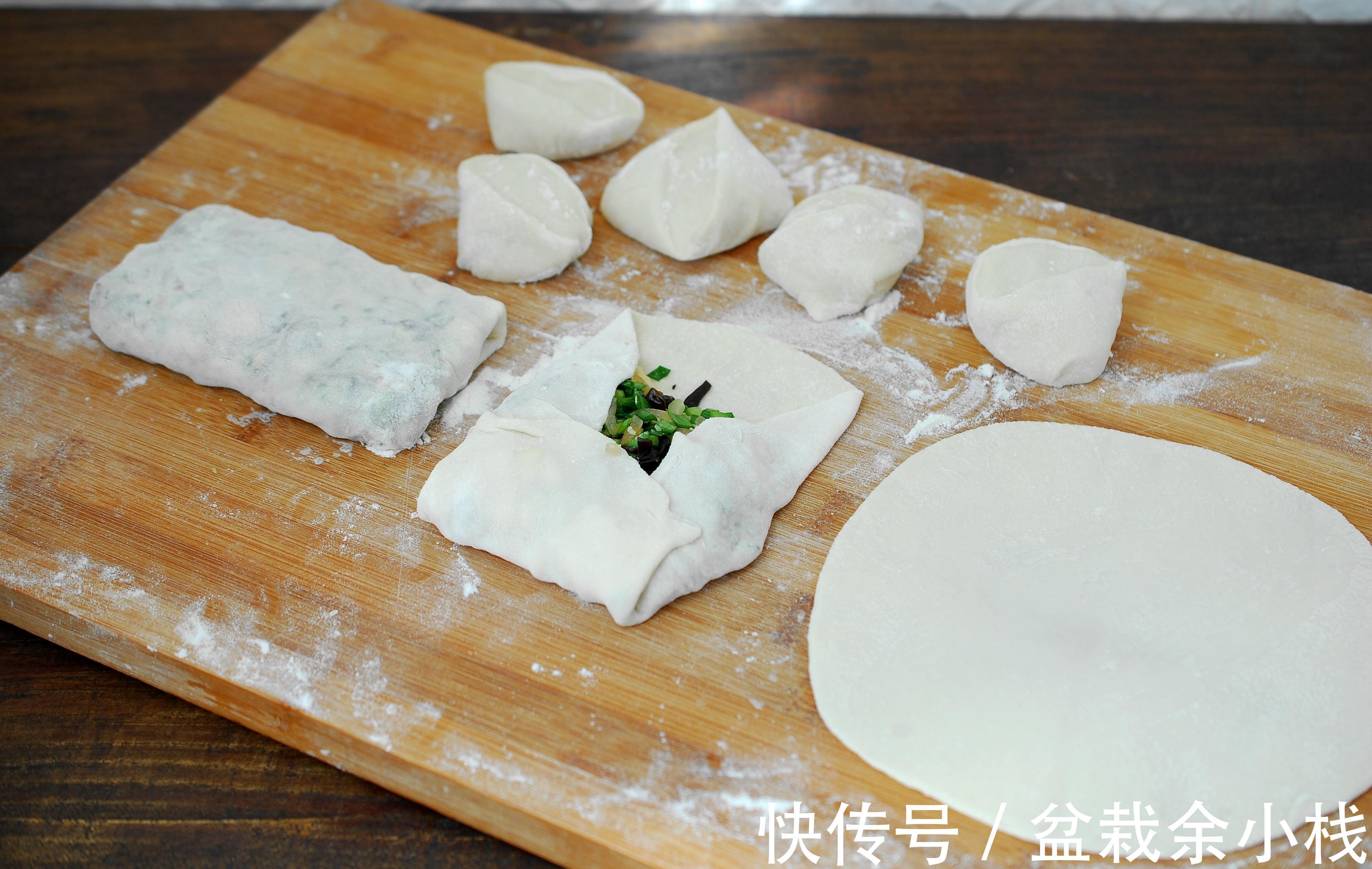 韭菜|这是婆婆烙的韭菜盒子,放了3天了还这么软,皮薄馅大,真香!