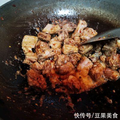 豆豉辣椒|懒人最爱的豆豉辣椒蒸中排来啦!简单又好吃