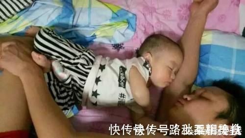 孩子|爸爸陪娃睡觉,醒后发现娃不见了,吓坏了赶紧找,结果自己都乐了