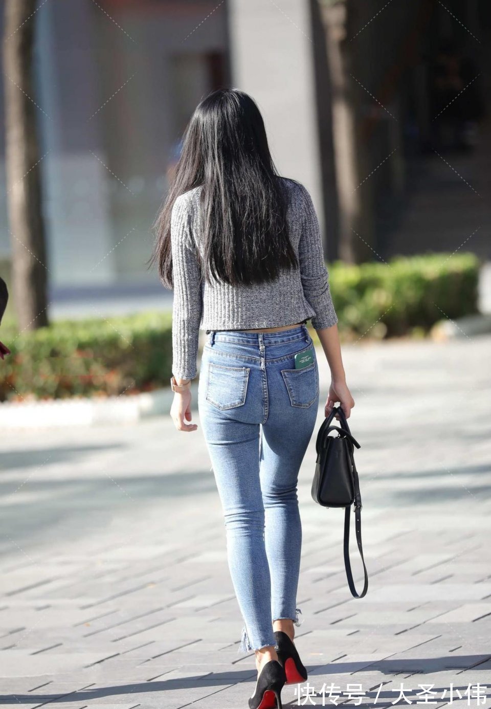 美女|美女街拍：霸道总裁，你喜欢这样的小姐姐吗？反正我爸爸看了以后好喜欢