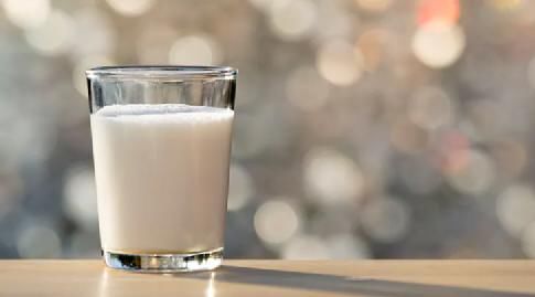 牛奶是“发物”吗?生病的时候能不能喝?