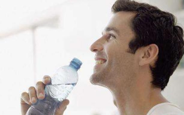 食物|前列腺炎的“死对头”,2种习惯,3种食物,效果或许比“药”强